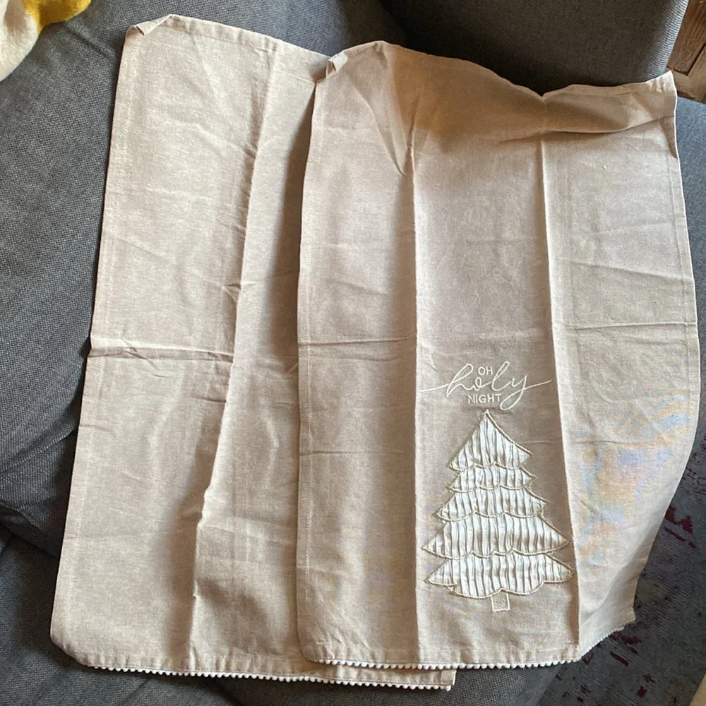NWOT Christmas Dish Towels Neutrals Farmhouse Shabby Chic Tan White Beige
